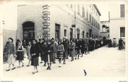 FOLIGNO - Donne in processione - Fotocartolina Cardinali