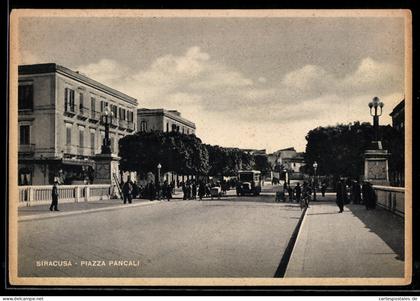Cartolina Siracusa, Piazza Pancali con persone e veicoli