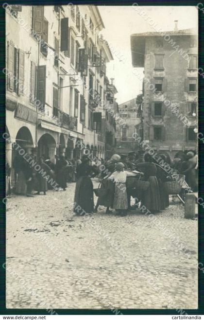 Udine Città Donne al Pozzo ABRASA Foto cartolina RT2233