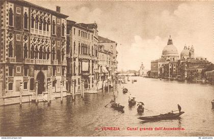 Italy Venezia Venice Canal Grande dall'Accademia postcard B789