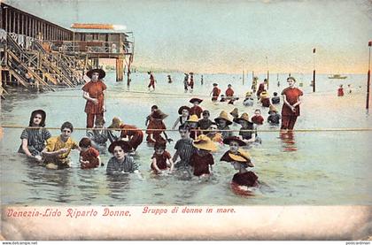 Italia - VENEZIA LIDO - Riparto Donne - Gruppo di donne in mare