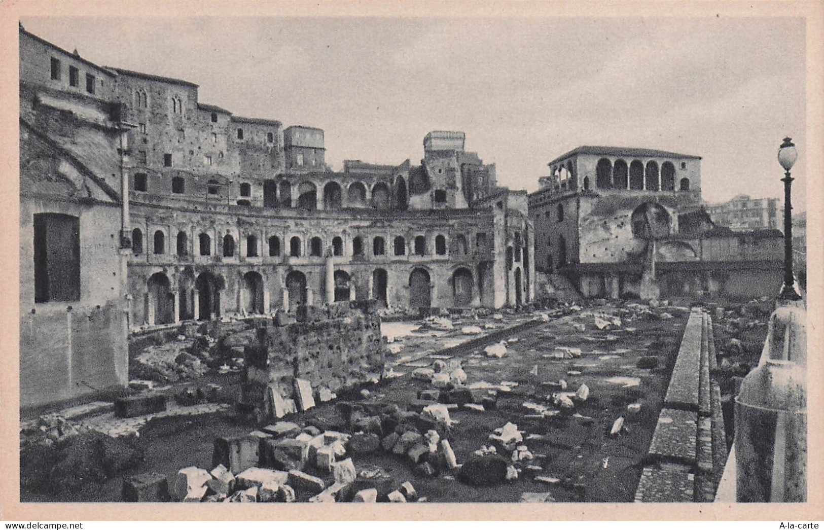 ITALIE ROME MERCATI TRAIANEI ET CASA DEI CAVALIERI DI RODI