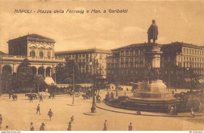 C292 Italy Napoli Piazze della Ferrovia e Mon. a Garibaldi   vintage postcard