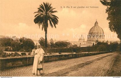 Vaticano ss Pio X nei giardini del Vaticano