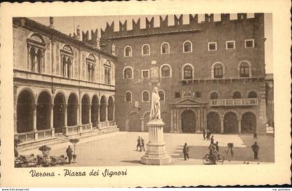 Verona Veneto Verona Piazza Signori Statue