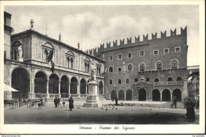 Verona Veneto Verona Piazza Signori Statue