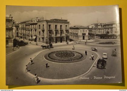 Cartolina Crotone Piazza Pitagora 1960