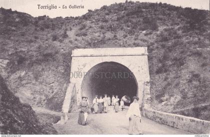 TORRIGLIA - La Galleria -gruppo di donne a passeggio