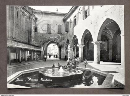 Cartolina Lodi - Piazza Broletto - 1950 ca.