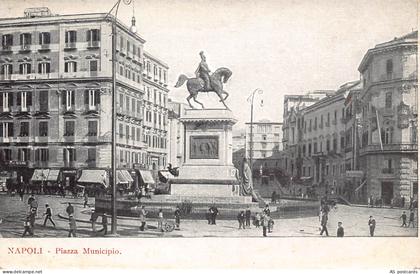 B659 Italy Napoli Naples Piazza Municipio vintage postcard