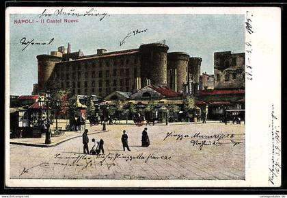 Cartolina Napoli, Il Castel Nuovo con persone in piazza
