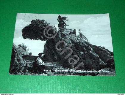 Cartolina Nuoro - Statua del Redentore e ragazza di Nuoro 1960