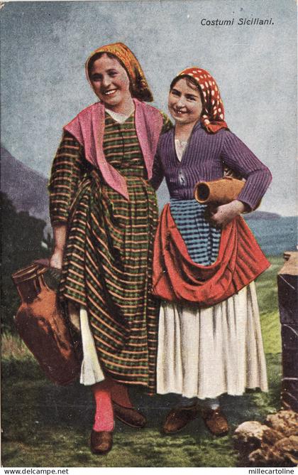 # DONNE IN COSTUME SICILIANO