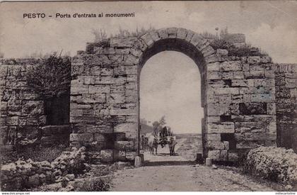 # PESTO (Paestum) : PORTA D'ENTRATA AI MONUMENTI