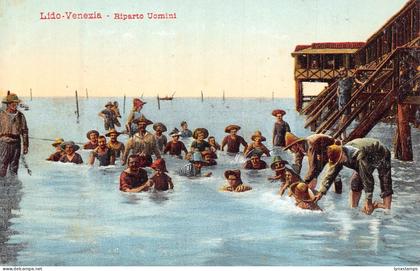 A039 Italy Lido-Venezia Riparto Uomini people bathing children vintage postcard