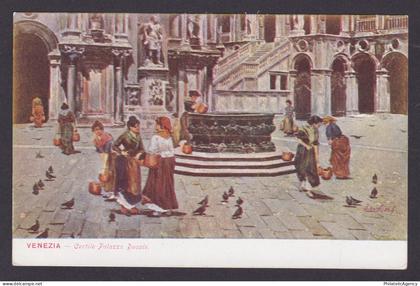 ITALY, Vintge postcard, Venice, Courtyard of the Doge's Palace