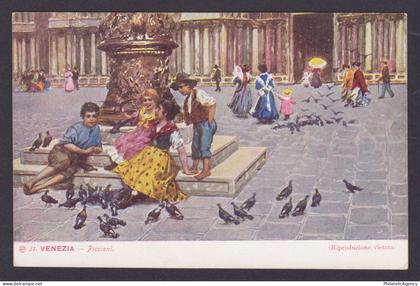 ITALY, Vintge postcard, Venice, Pigeons
