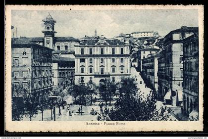 Cartolina Ancona, Piazza Roma animata con edifici storici e persone
