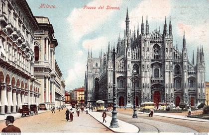 B658 Italy Milano Milan Square Piazza del Duomo postcard