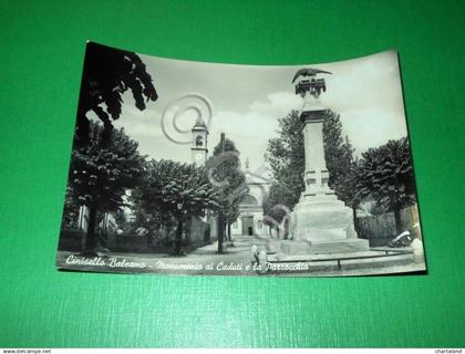 Cartolina Cinisello Balsamo - Monumento ai Caduti e la Parrocchia 1961