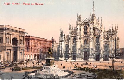 Italy Milano Milan Piazza del Duomo Cathedral vintage postcard