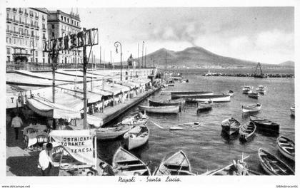 ITALIA - NAPOLI < SANTA LUCIA COL VESUVIO