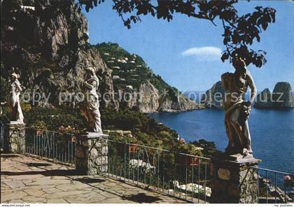 Capri Statuen Kueste Faraglioni Felsen