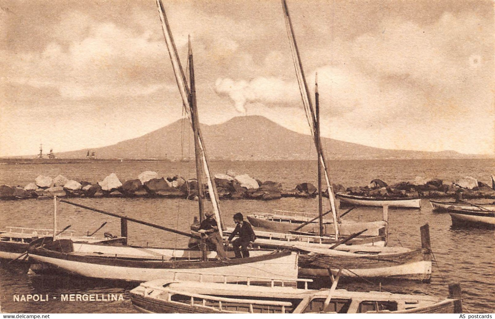 Italy Naples Napoli Mergellina Boats vintage postcard B810