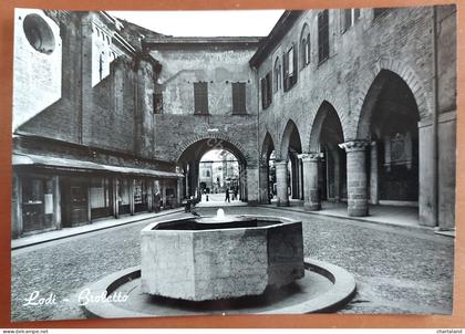Cartolina Lodi - Broletto - 1950 ca.