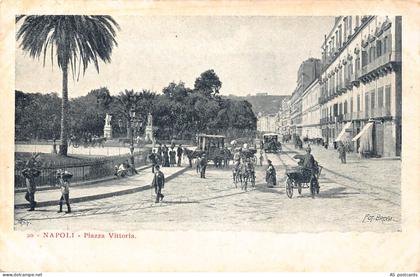 B378 Italy Naples Napoli Piazza Vittoria vintage postcard