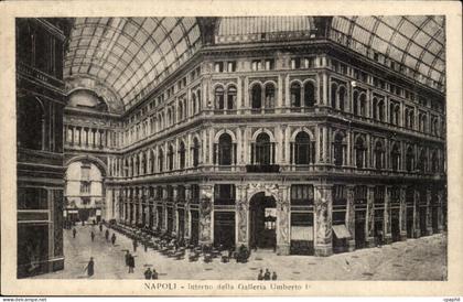 italie Italie Napoli CPA Interno della Galleria Umberto