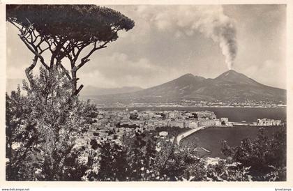 Italy Napoli Naples Mount Vesuvius General View vintage postcard