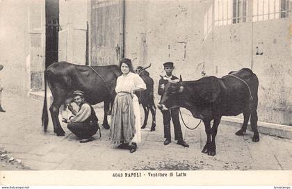 L525 Italy Napoli Naples Milk Sellers vintage postcard