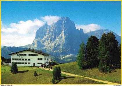 Groeden  St Ulrich-Groeden Suedtirol IT Col Raiser Huette mit Langkofel