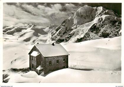 Sulden Solda Trentino-Alto-Adige IT Hintergradhuette mit Koenigspitze