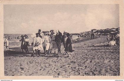 * RIMINI - Donne in spiaggia 1922