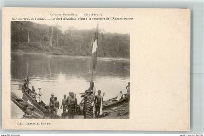 52225115 - Sur les rives Comoe Fahne Boote