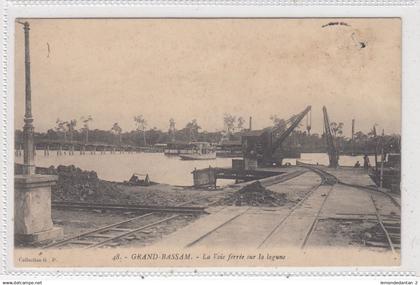 Grand Bassam. La Voie ferrée sur la lagune. *