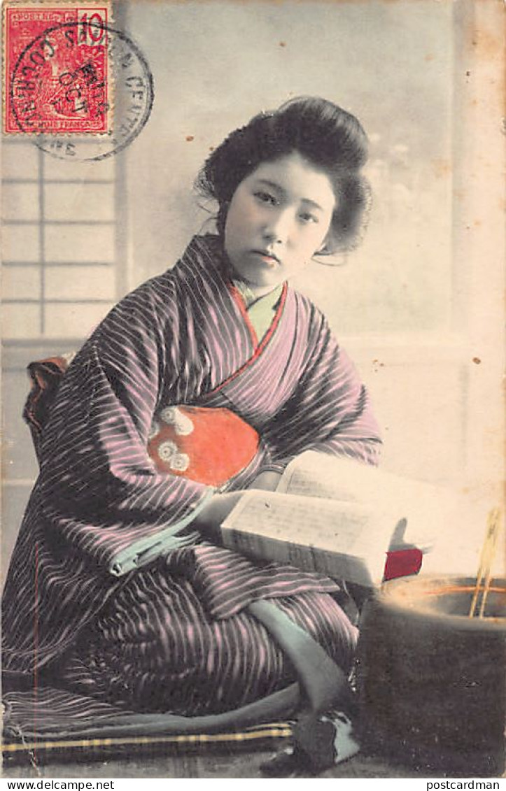 Japan - Geisha reading