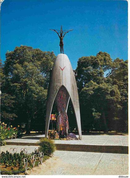 Carte Postale - Japon - Hiroshima - Child's statue in memory of the atomic bomb hiroshima Statue d'enfant en mémoire de