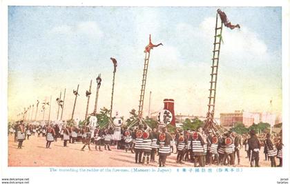 POSTAL   JAPON  -THE MOUNTING THE RADDER OF THE FIRE MEN ( EL MONTAJE DEL RADDER DE LOS HOMBRES DEL FUEGO)