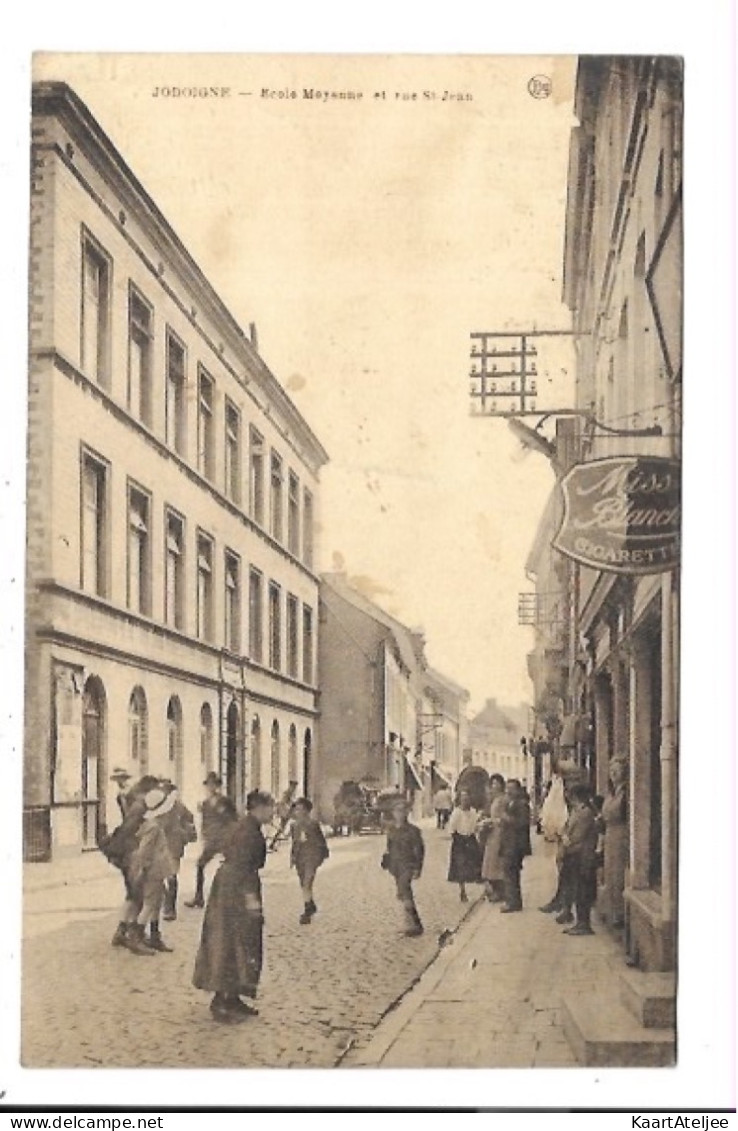 Jodoigne - Ecole Moyenne et rue St Jean.
