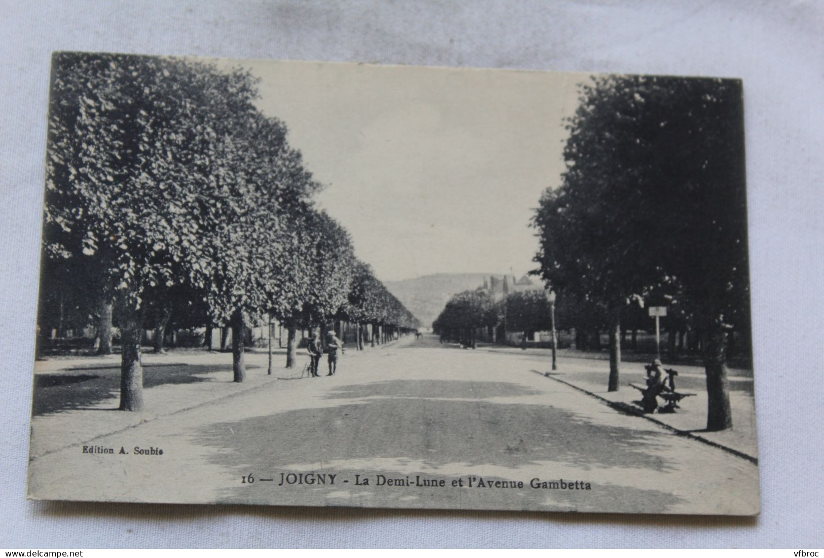 Joigny, la demi lune et l'avenue Gambetta, Yonne 89