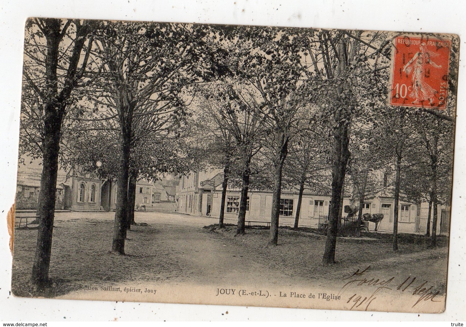 JOUY LA PLACE DE L'EGLISE