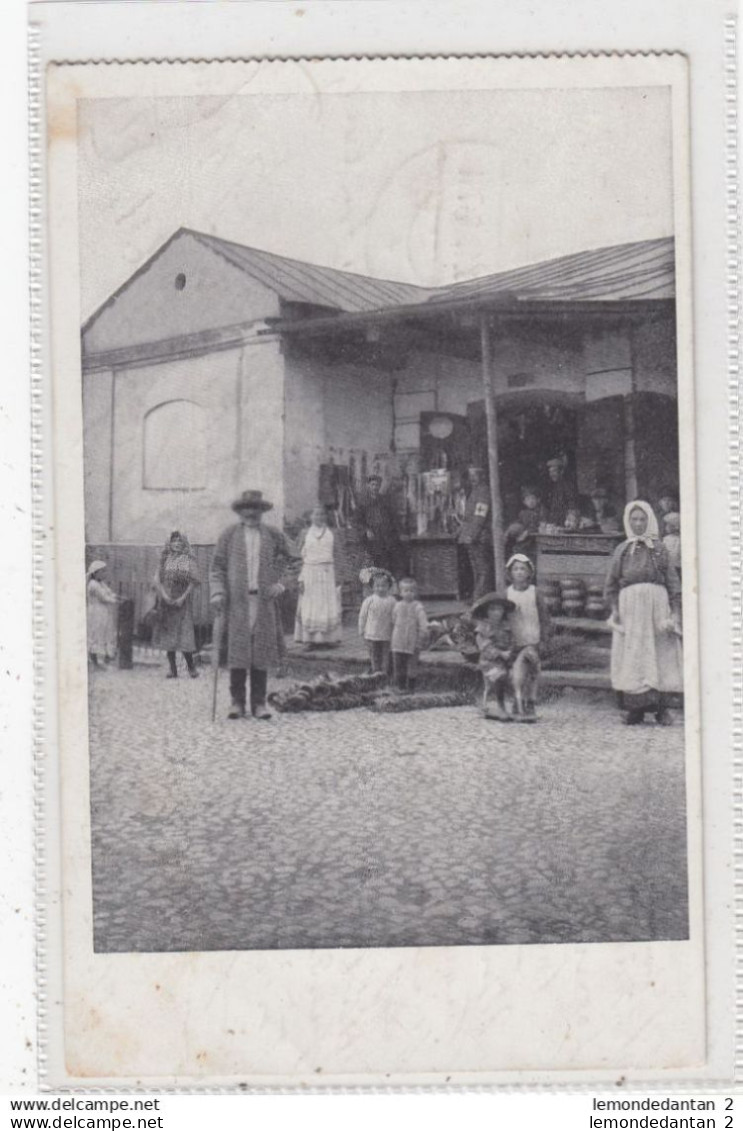 Jüdischer Verkaufsstand an der Kathedrale in Pinsk. *