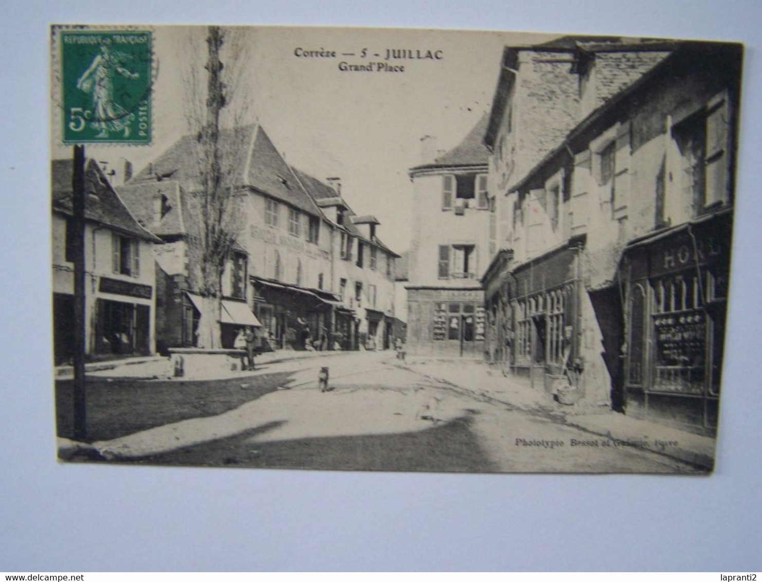 JUILLAC. CORREZE. LES COMMERCES. LES MAGASINS. GRAND'PLACE.