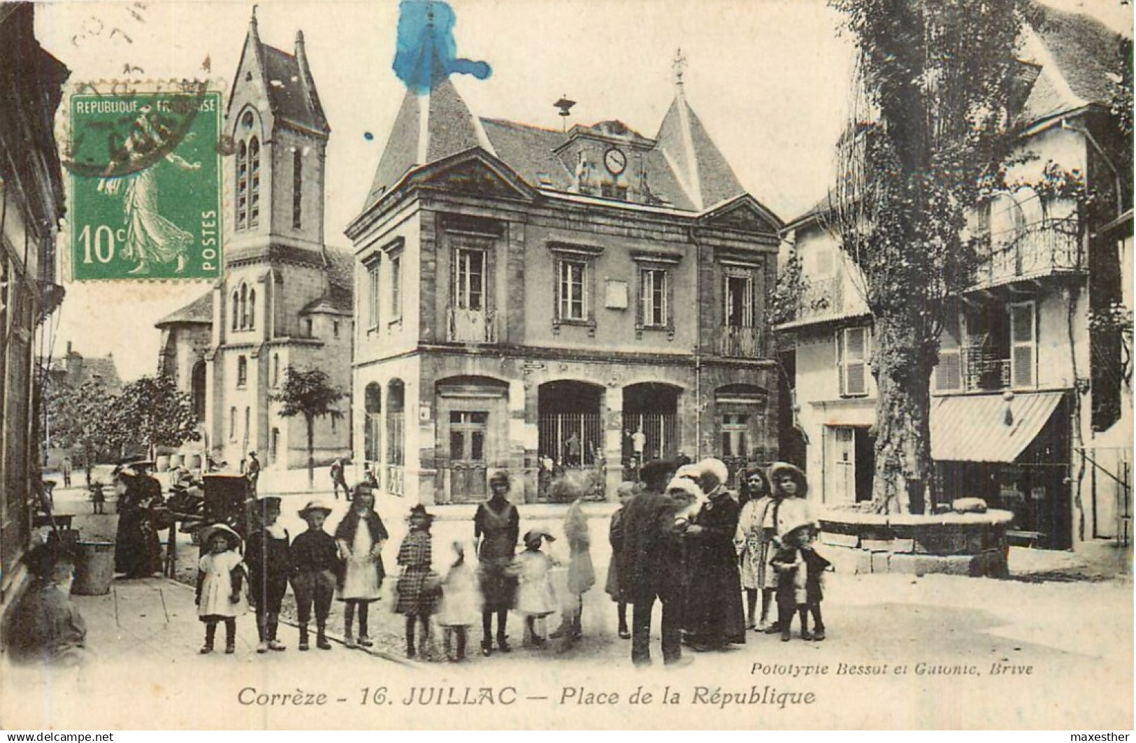 JUILLAC place de la République