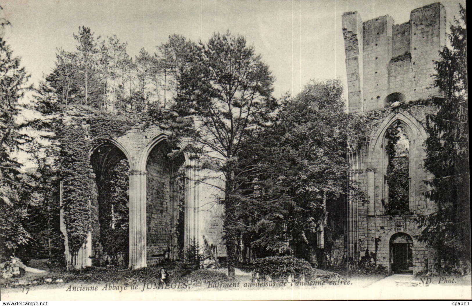 Jumieges CPA Anciennes abbaye de Jumieges Batiment au dessus de l'ancienne entree