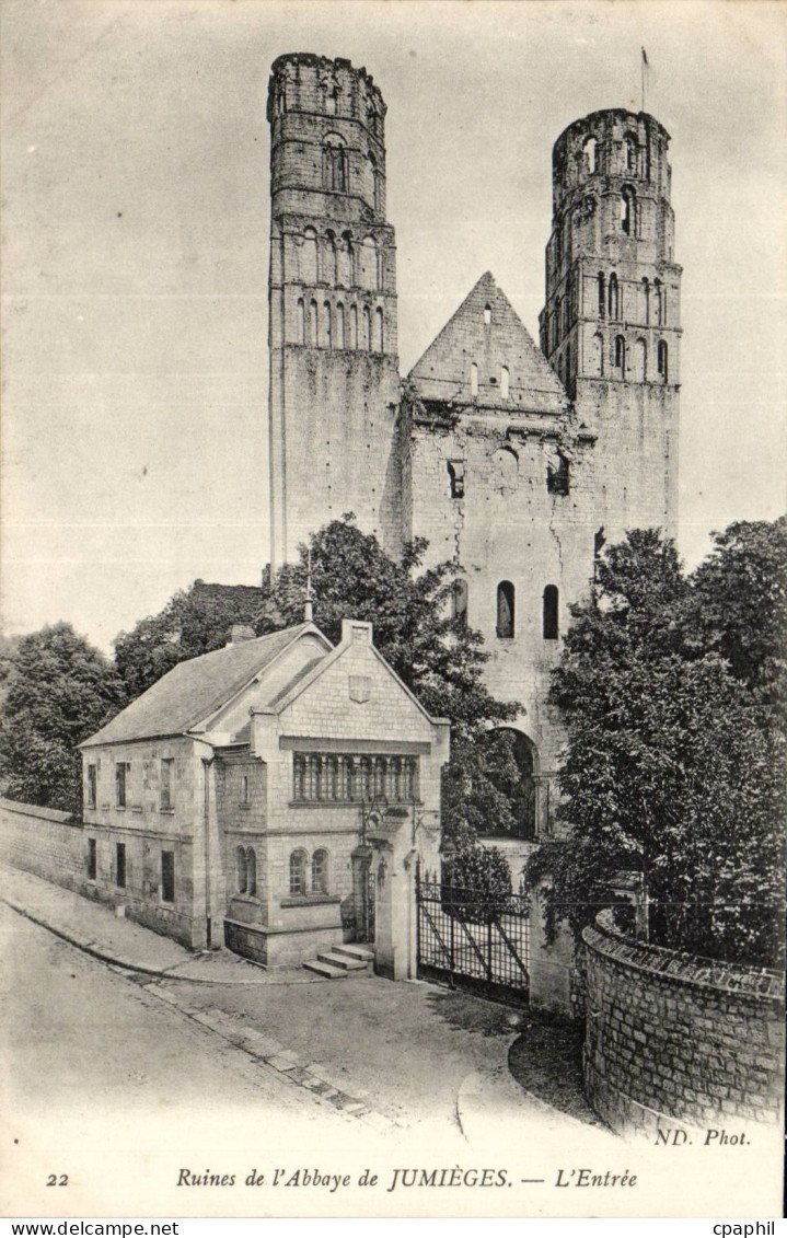 Jumieges CPA Anciennes abbaye de Jumieges L'entree