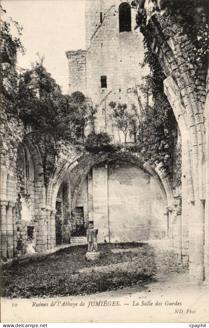 Jumieges CPA Anciennes abbaye de Jumieges Ruines La salle des gardes